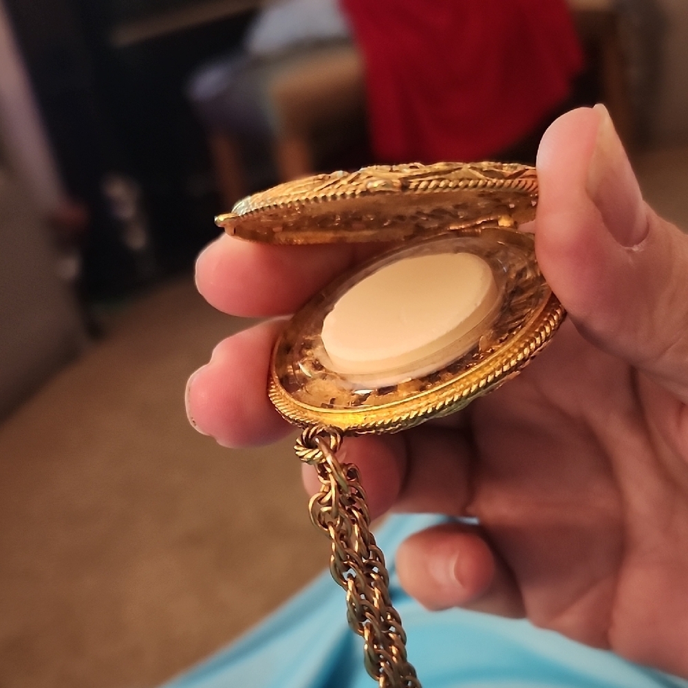 Elegant Gold Perfume Locket - Picture 2 of 7